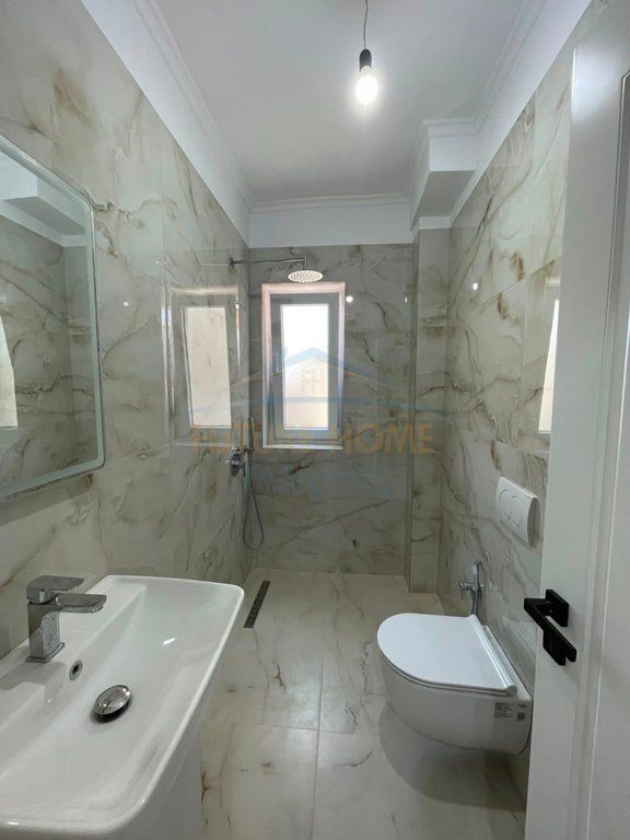 Shitet, Apartament 1+1, Shkolla e Kuqe, Tiranë.
