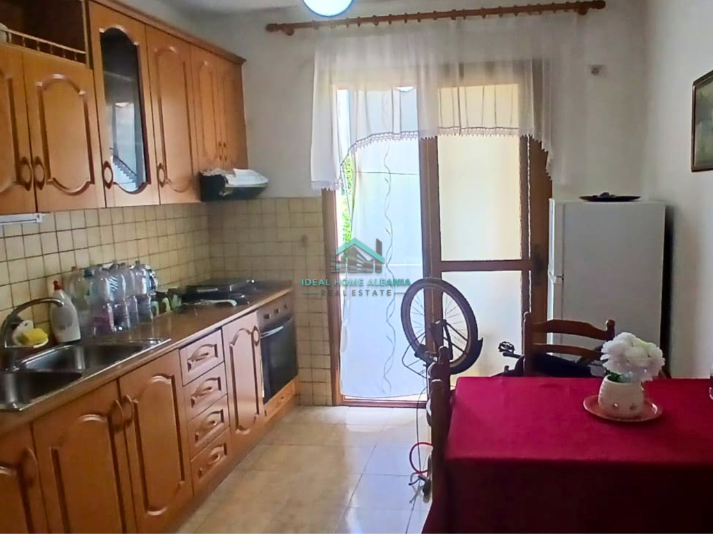 APARTAMENT 1+1 NË SHITJE – PRANË SHKOLLËS "ISMAIL QEMALI", VLORË