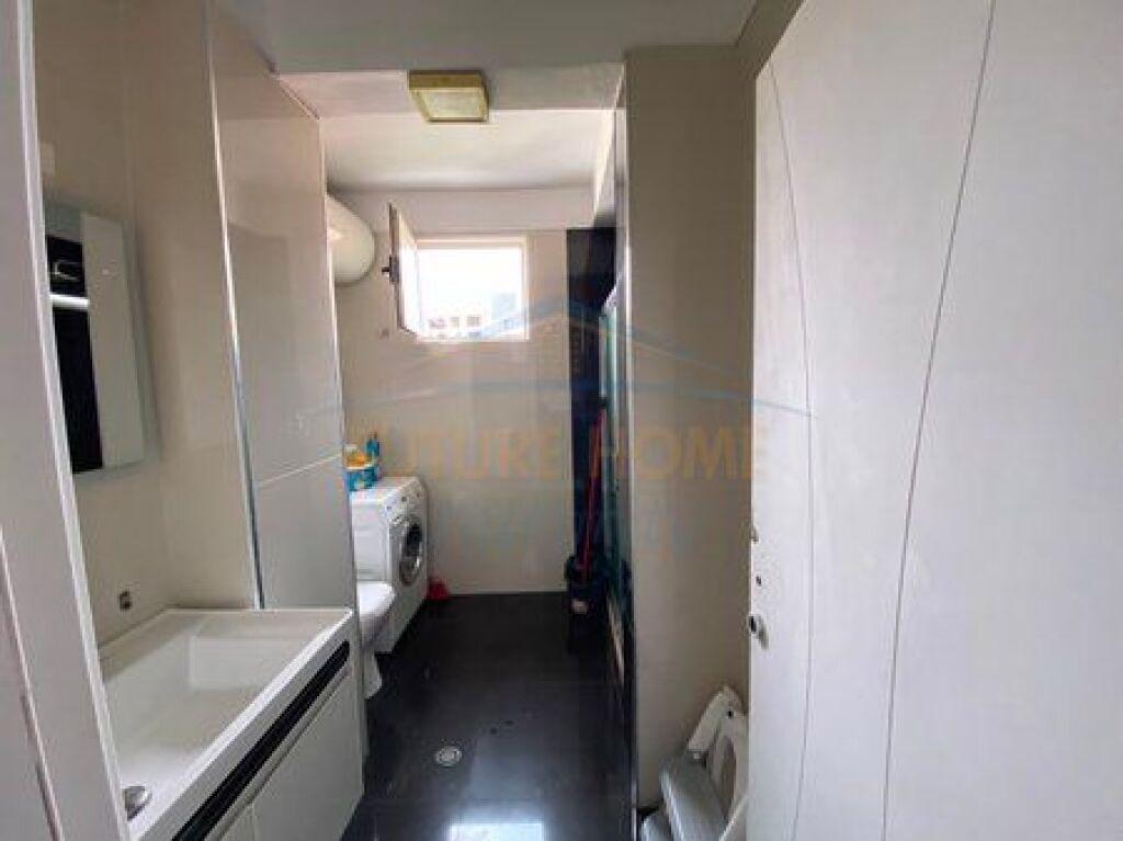 Shitet, Apartament 2+1, Fresku, Tiranë.