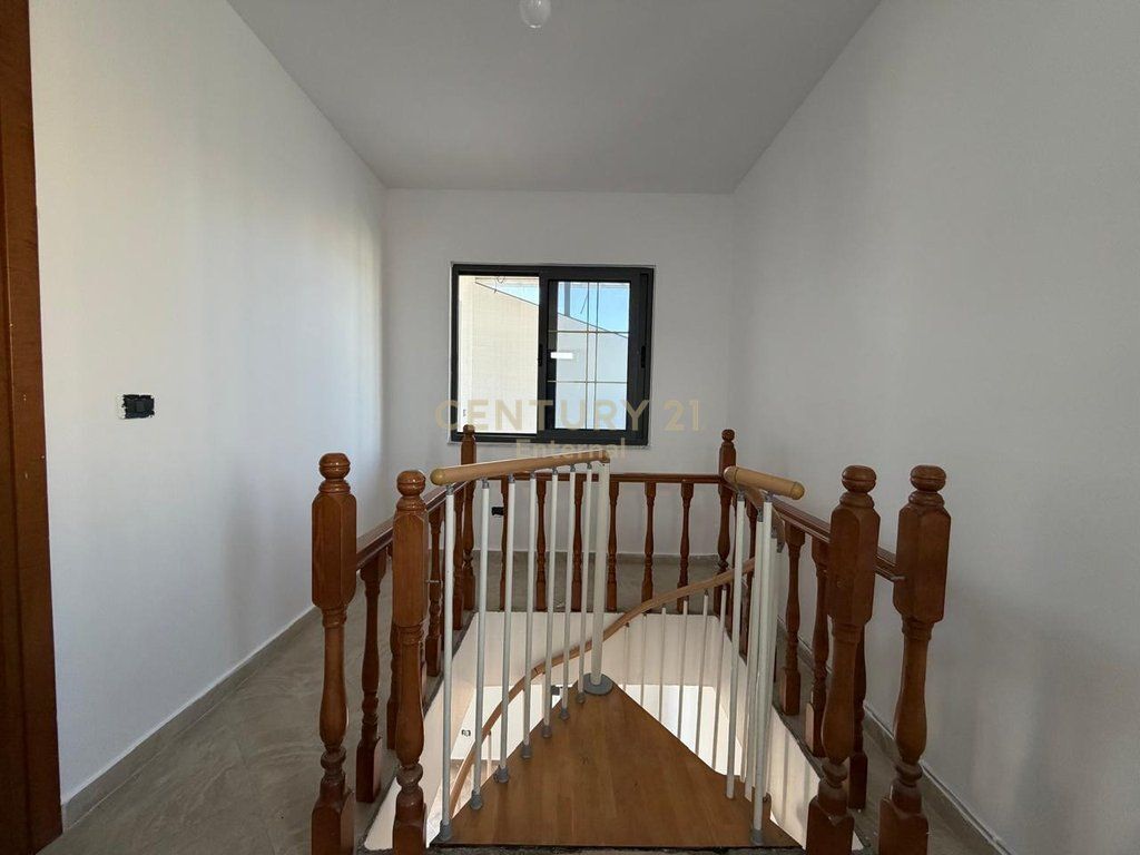 Duplex 📍 Commune of Paris 241,000 €