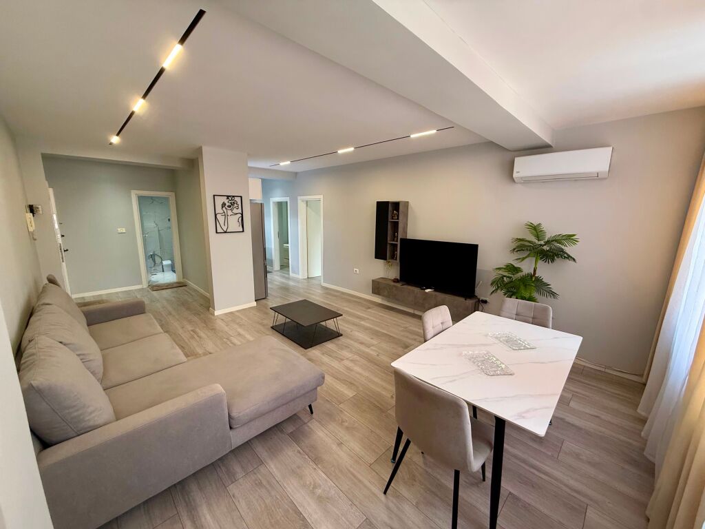 Affittasi super appartamento 2+1 a 21 Dhjetori