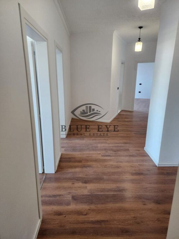 Apartament 3+1 me Pamje Direkte nga Deti – Rruga e Portit, Durrës