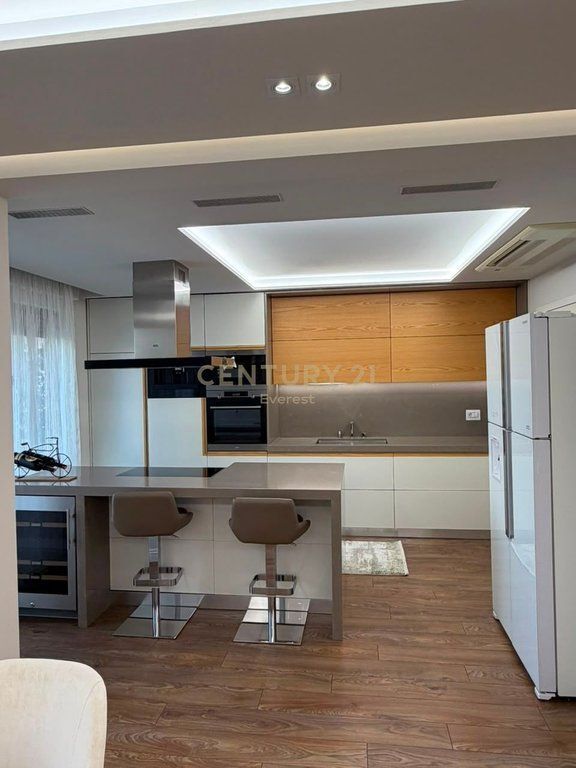 Apartament 2+1+2 per shitje te Blloku Gintash