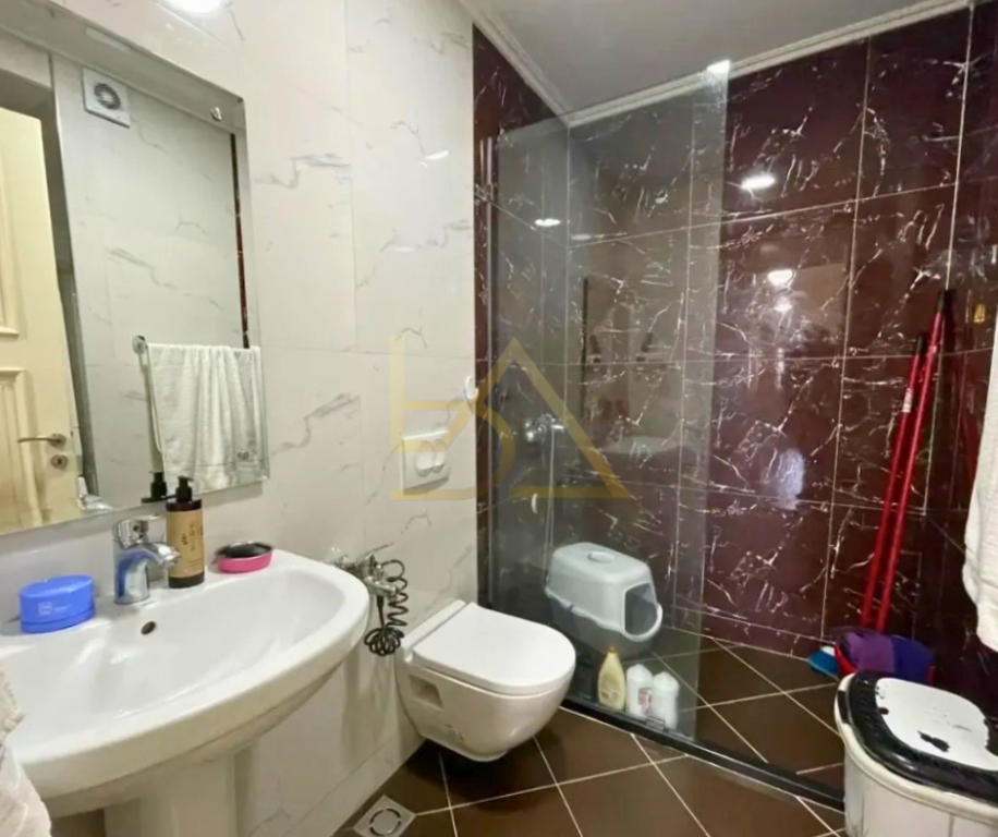 Penthouse Luksoz me Post Parkimi në Shitje – Kopshti Botanik, Tiranë