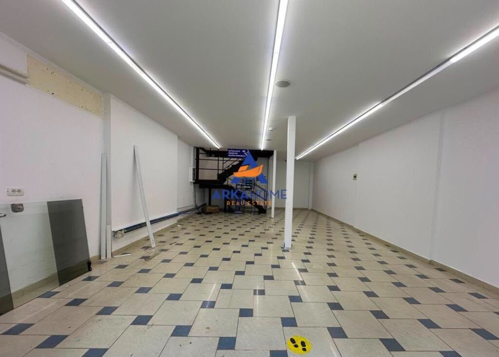 LOCALE COMMERCIALE/NEGOZIO DUPLEX 135M2 IN AFFITTO "VIA ISLAM ALLA, VICINO A MYSLYM SHYRI" 150000 LEKE