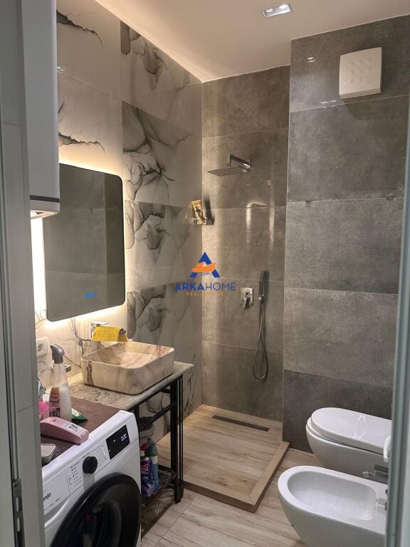 IN VENDITA APPARTAMENTO 3+1+BALCONI "RRUGA FROSINA PLAKU" 39700000 LEKE