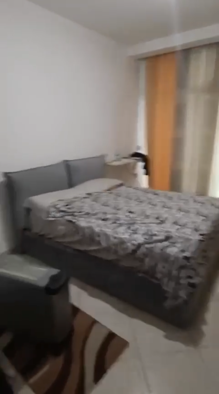 Apartment 2+1+2 at Komuna e Parisit
