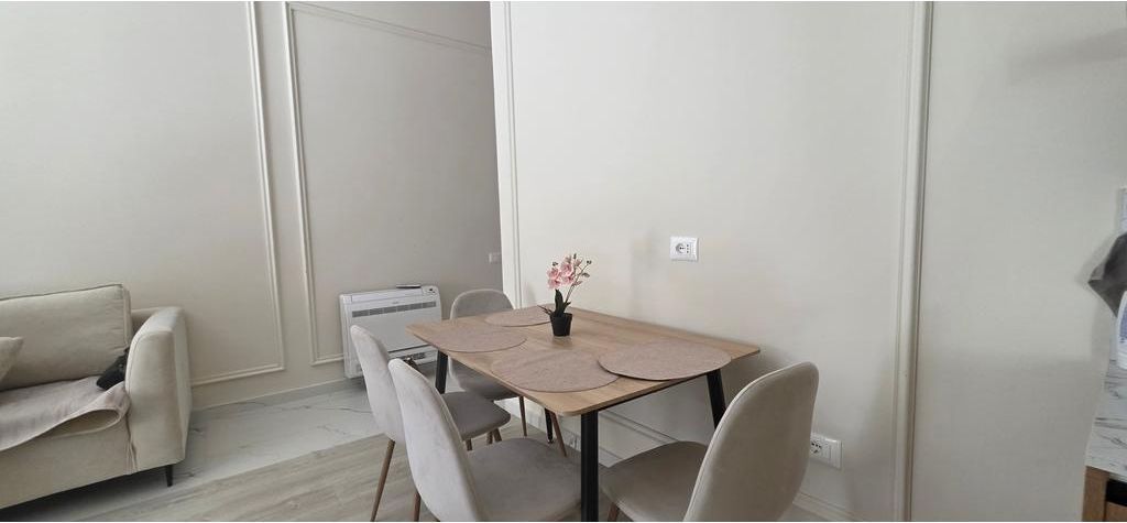 "Piazza Skënderbej" – Offriamo in Affitto Appartamento 2+1 Moderno!