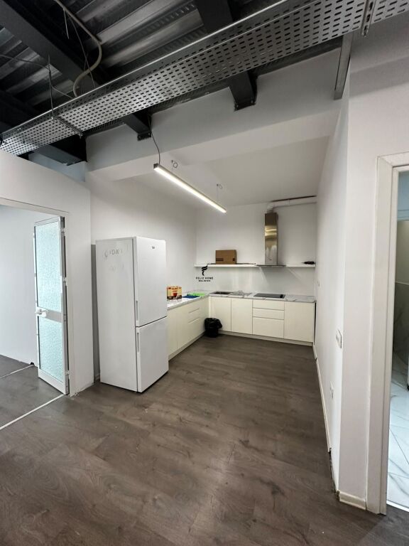 OFFICE FOR RENT 180M2 PARIS MUNICIPALITY 300,000 LEKE FH-84951