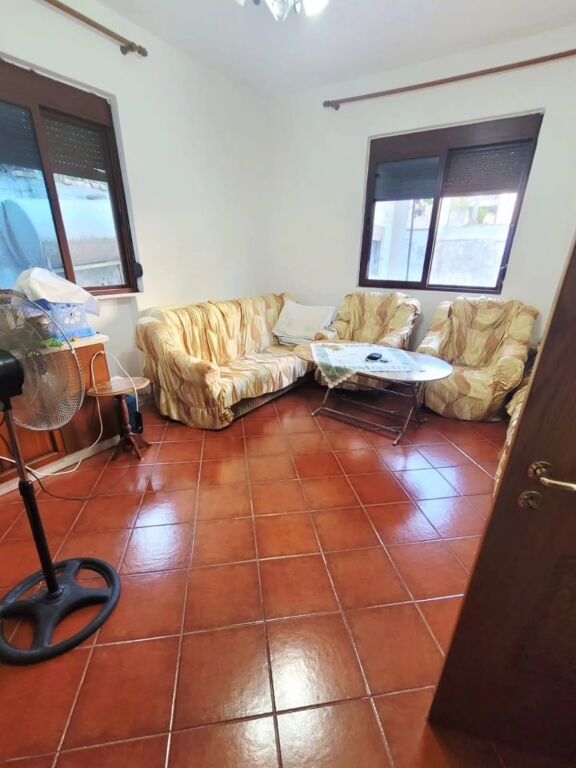 🏡 Shitet shtëpi private, vetëm 300 m nga qendra e Kavajës