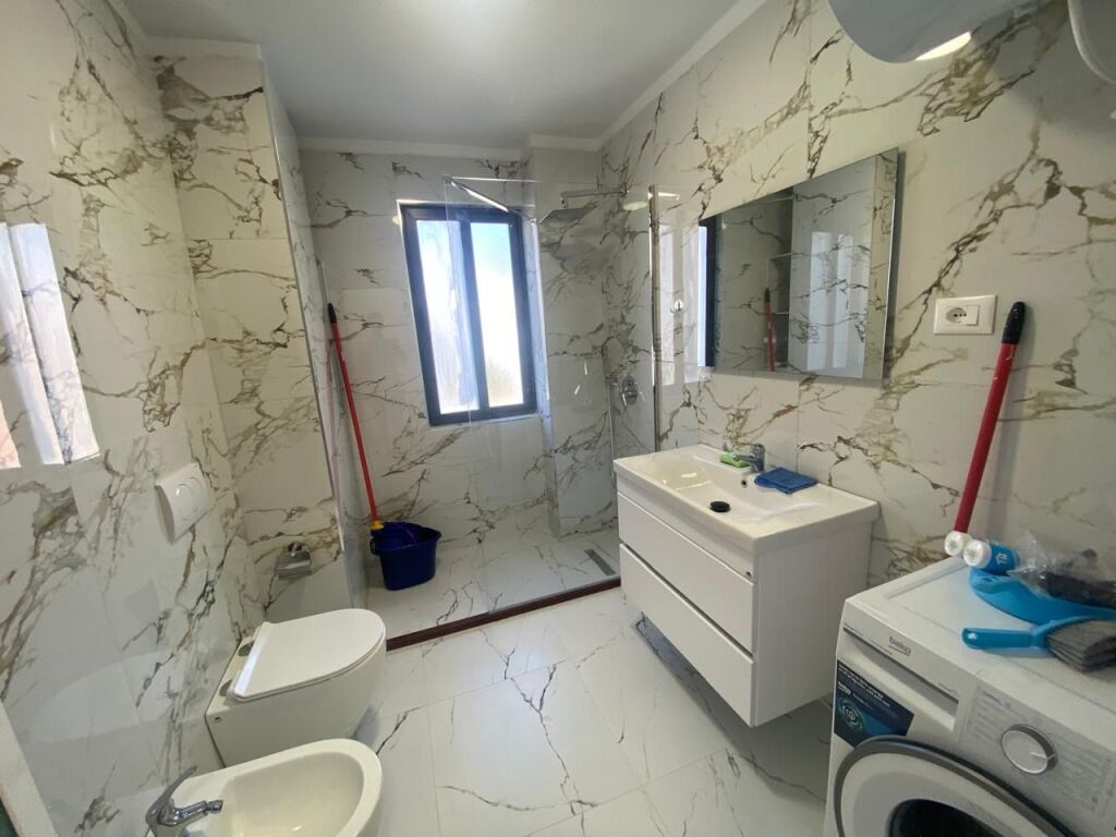 FRESK APARTAMENT 2+1 PER QERA!