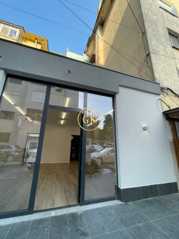 🏢 LOCALE COMMERCIALE IN VENDITA – MUSEO, DURRËS
