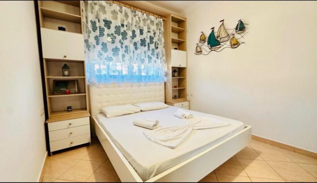 🏡 Jepet me qira afatgjatë apartament 1+1 - Lungomare, Vlorë