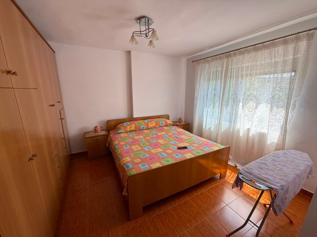 Affittasi appartamento 2+1 più ambiente cucina separato presso Pediatria Strada Principale, Via Bardhyl, Ospedale QSU, Xhamlliku, Oxhaku, Kinostudio, Porcelan, Scuola Unita, Medreseja, Farmacia 10.