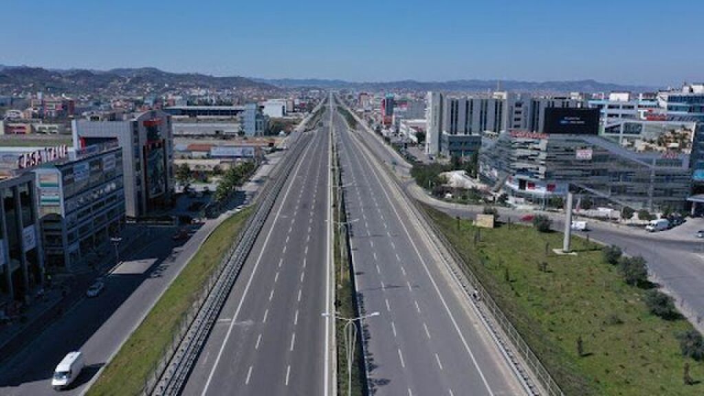 SHITET OBJEKT BIZNESI 📍 BUZE AUTOSTRADE TIRANE DURRES