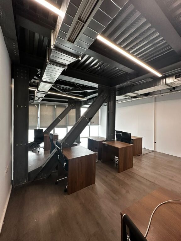 OFFICE FOR RENT 180M2 PARIS MUNICIPALITY 300,000 LEKE FH-84951