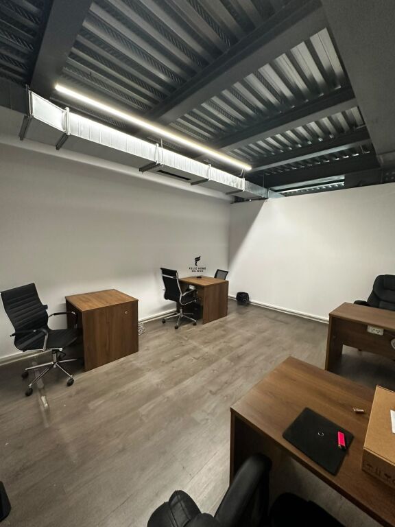 OFFICE FOR RENT 180M2 PARIS MUNICIPALITY 300,000 LEKE FH-84951