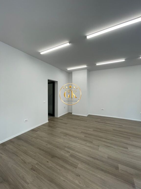 🏢 LOCALE COMMERCIALE IN VENDITA – MUSEO, DURRËS