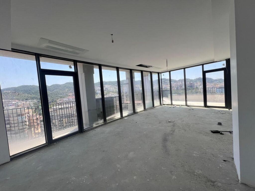 VENDESI APPARTAMENTO 2+1+2 IN LAKE VIEW 3700 EURO/M2