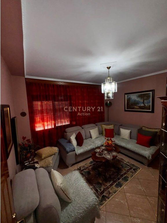 Apartment 2+1+2 with 3 balconies for rent – Kavaja Street