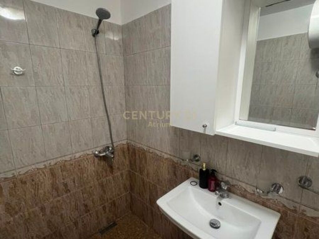 Apartament 1+1 për Qira tek Materniteti i Ri, Tiranë - 500€