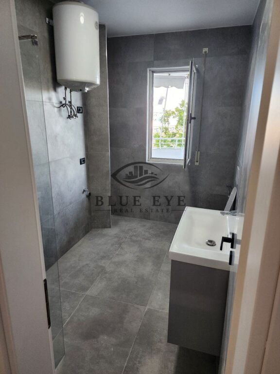 Apartament 3+1 me Pamje Direkte nga Deti – Rruga e Portit, Durrës
