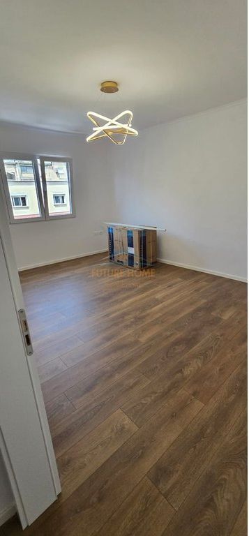 Shitet , Apartament 1+1, Rruga e Kavajes, Tirane