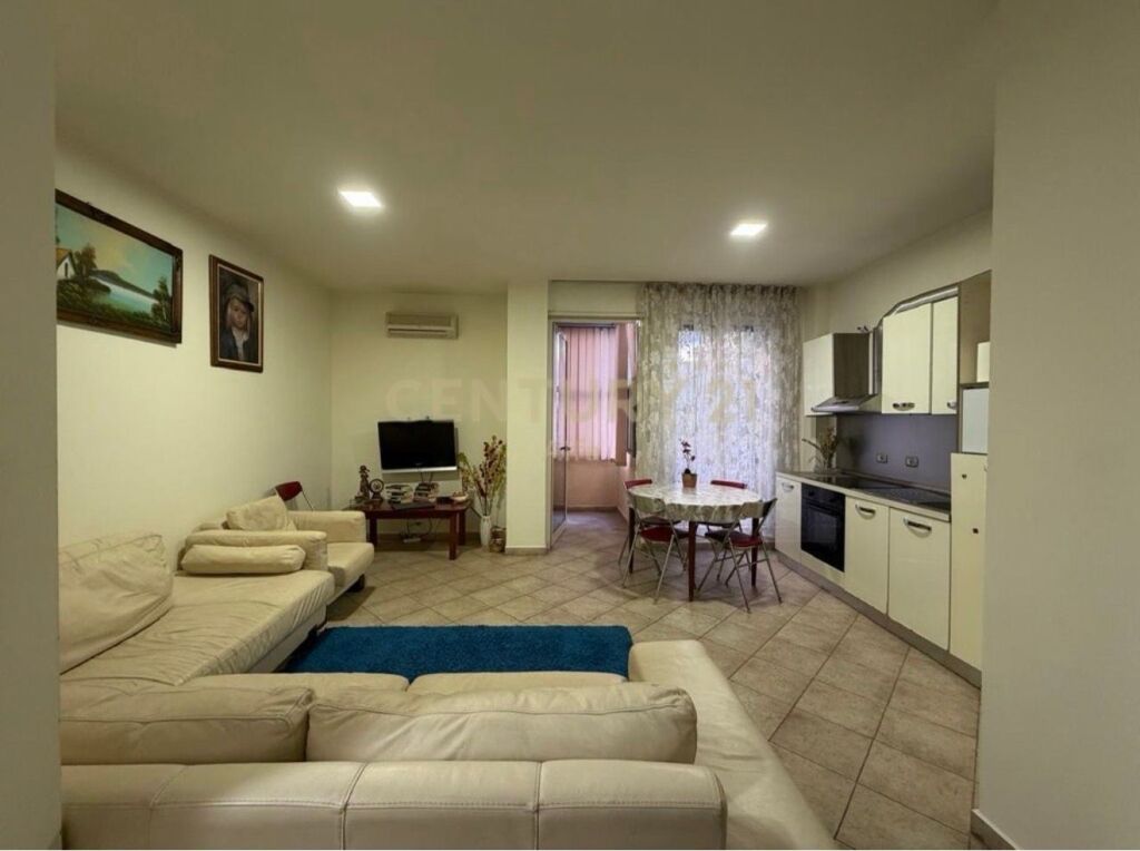 Appartamento 2+1+2 bagni in vendita vicino al Lago di Tirana!