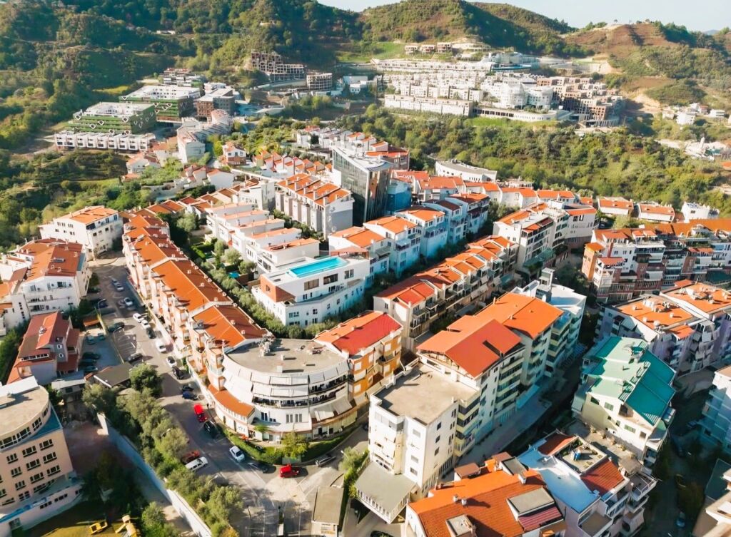 🏡Triplex 3+1+3 for sale at Kodra e Diellit 2✨