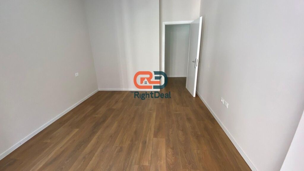 Ne Astir, Shitet Apartament 1+1, Me Planimteri Perfekte !!