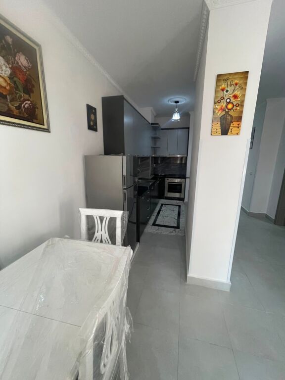 In affitto 2+1+🅿️ parcheggio alla fine della via 5 Maji 55.000 Leke