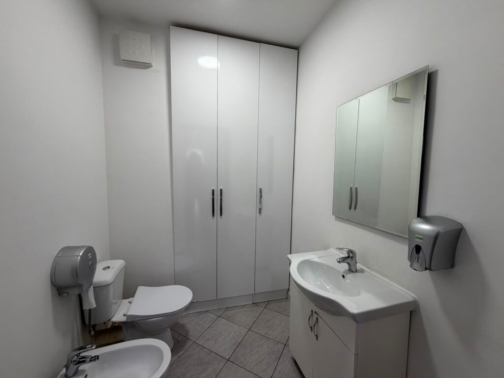 Locale commerciale in affitto, Bllok