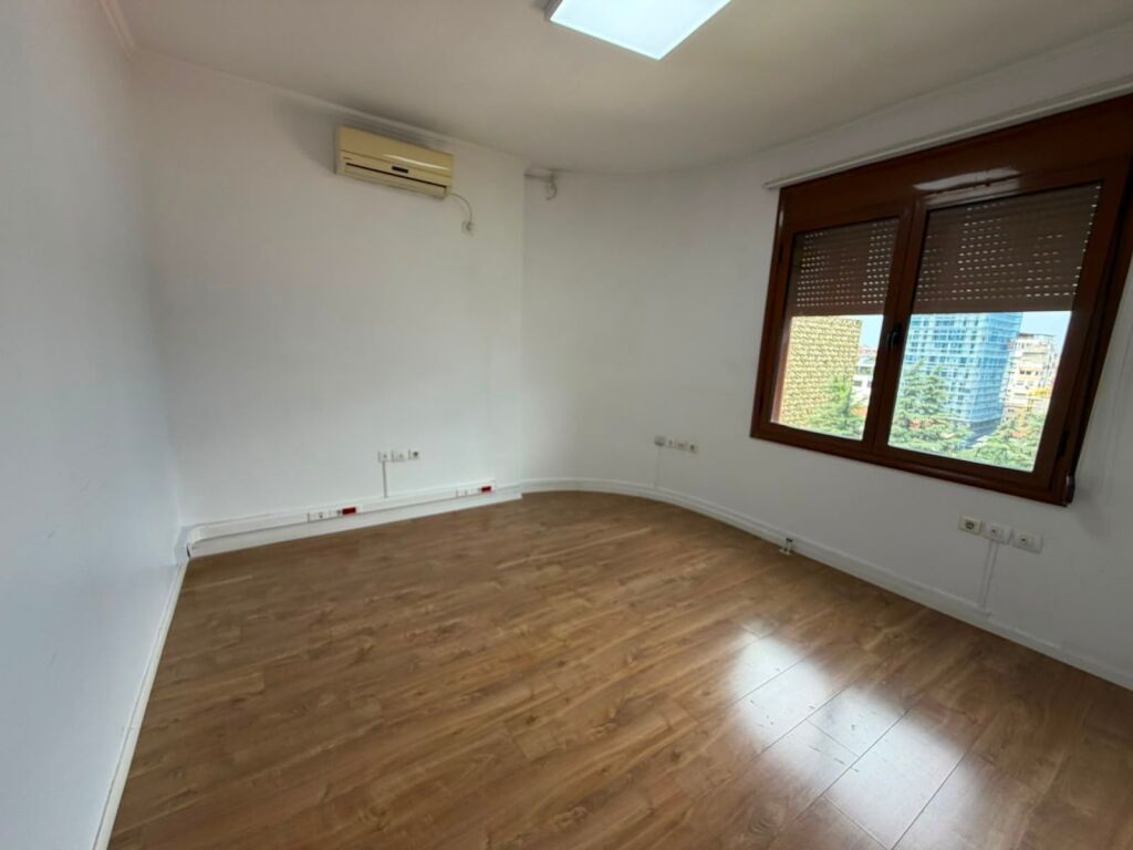 Locale commerciale in affitto, Bllok