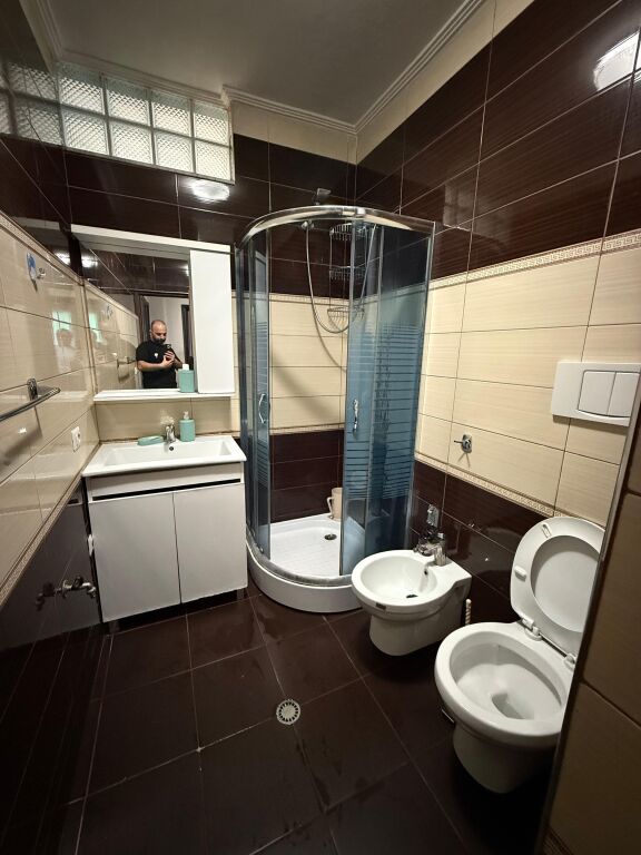 Apartament 2+1 me qera tek Komuna e Parisit
