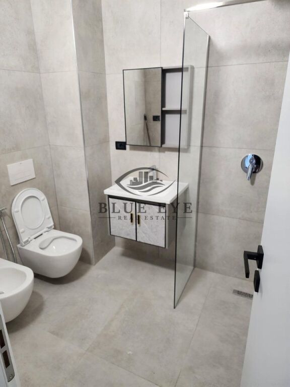 Apartament 3+1 me Pamje Direkte nga Deti – Rruga e Portit, Durrës