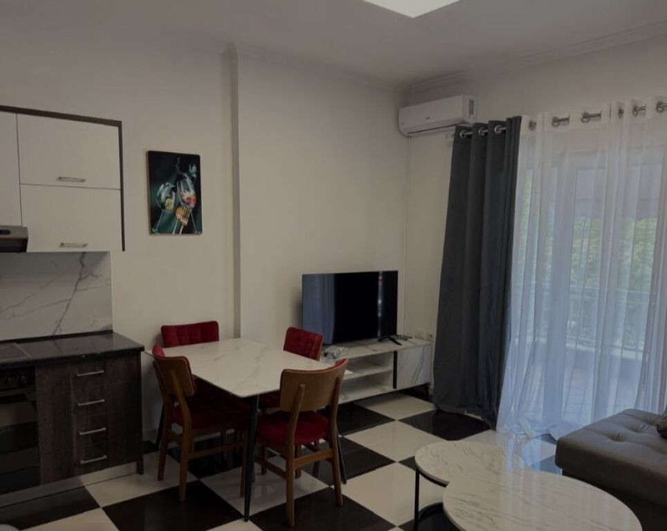 🏡 APARTMENT FOR RENT – Xhanfize Keko Street next to UET  📐 1+1 | 70 m² 🏢 1st floor residential (above shops) with elevator 🛋️ Fully furnished, never lived in before ✨ Completely new furniture.  Price 60,000 lek