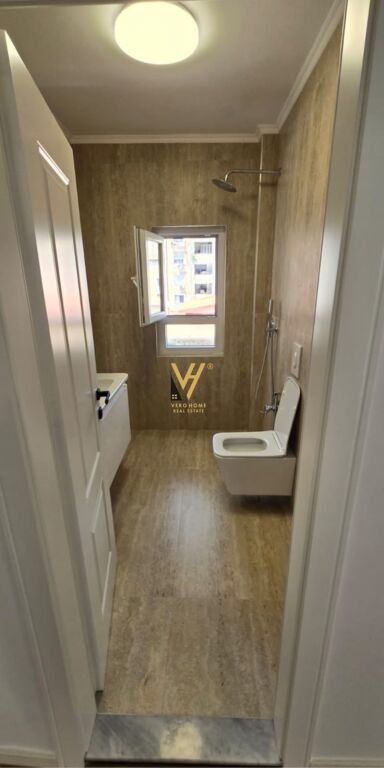 VENDESI APPARTAMENTO 1+1+BLK VICINO A VIA NDRE MJEDA 140.000 EURO