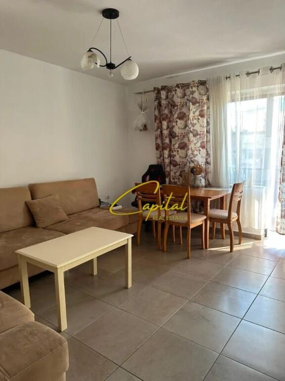 APARTAMENT ME QIRA 2+1 RRUGA FORTUZI 55.000 LEKE