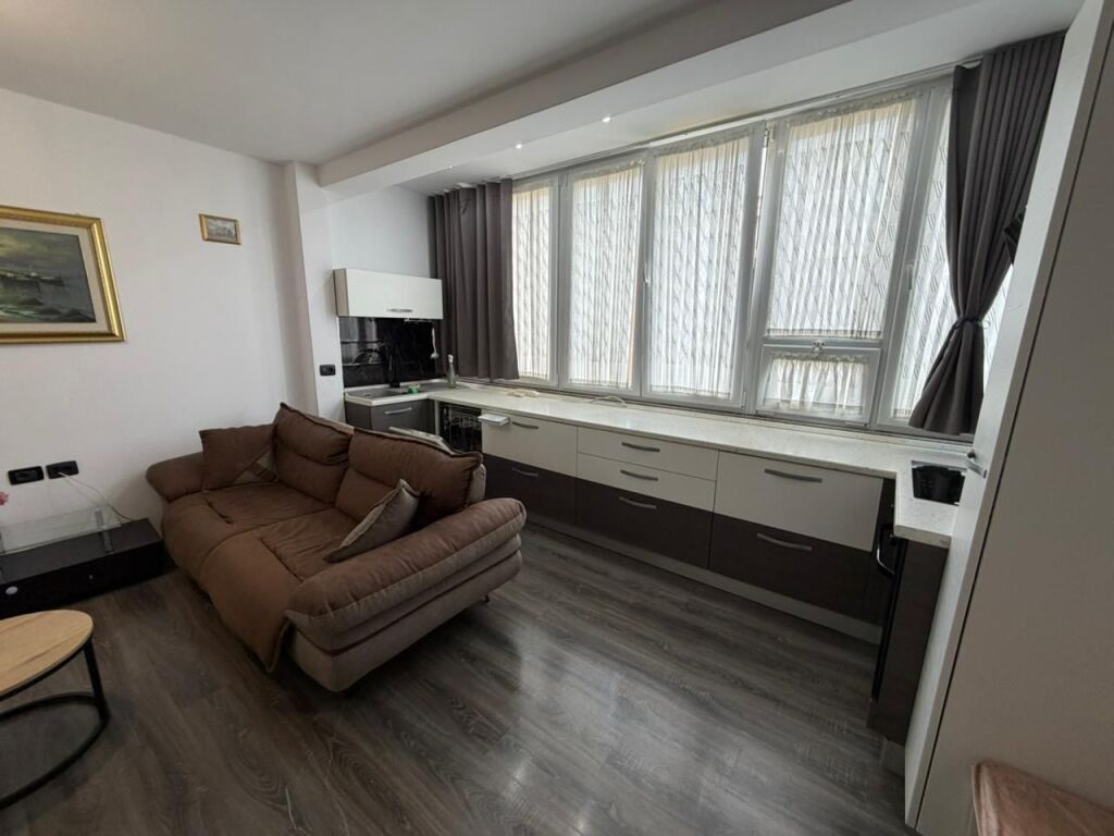 PREZZO RIBASSATO  🏡 SUPER APPARTAMENTO IN VENDITA in una delle zone più richieste di Tirana 2+1 – Ex Campo di Aviazione  📍 Prezzo 179.000€