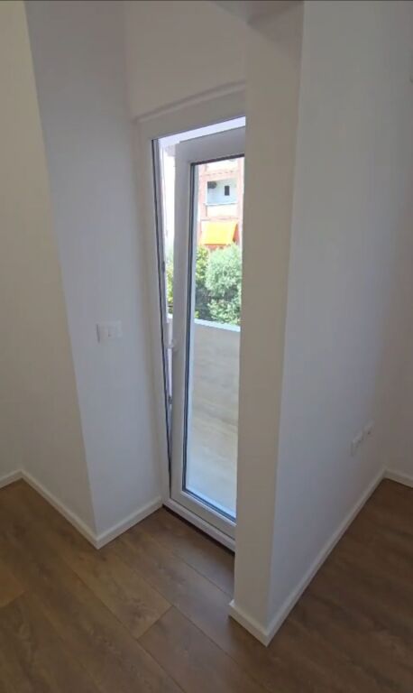 Shitet Apartament 1+1  Rr Ndre Mjeda ( mbrapa qendres Condor dhe përballë Delijorgjit