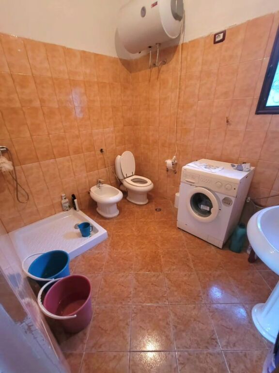 🏡 Shitet shtëpi private, vetëm 300 m nga qendra e Kavajës