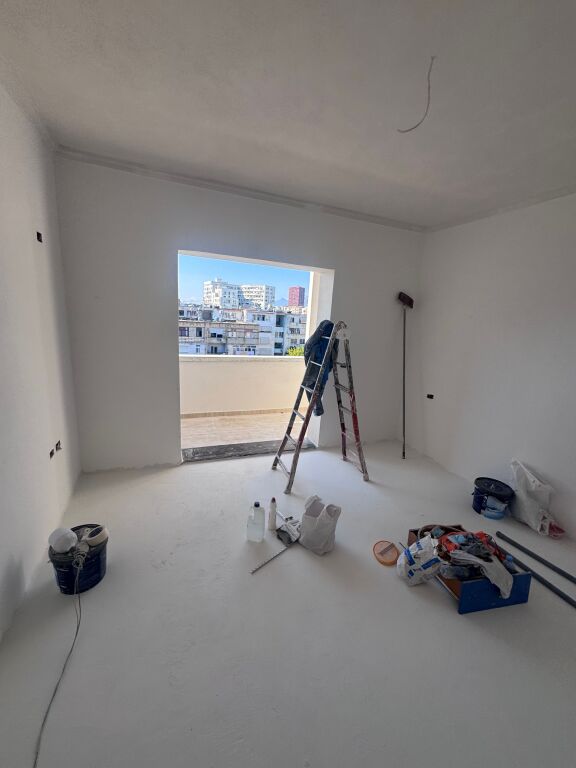 Shitet apartament 1+1+bllk prane Vasil Shanto