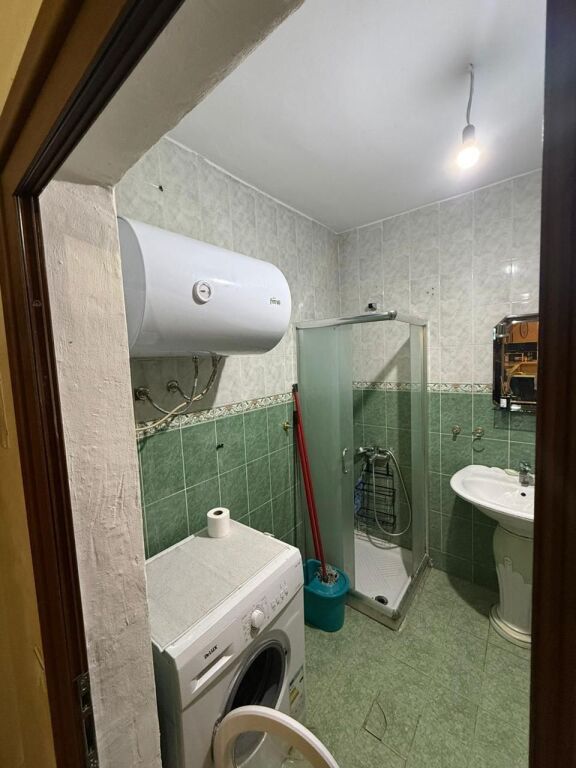 🏢Nella zona del Comune di Parigi si affitta appartamento 2+1 arredato, 75.000 Leke    