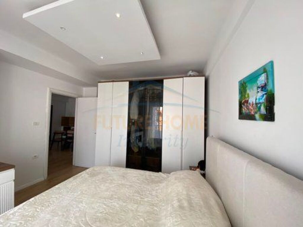 Shitet, Apartament 2+1, Fresku, Tiranë.