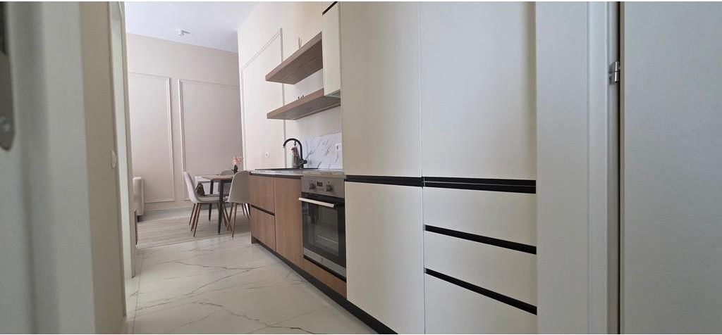 Apartament modern 2+1 me qira pranë Sheshit Skënderbej
