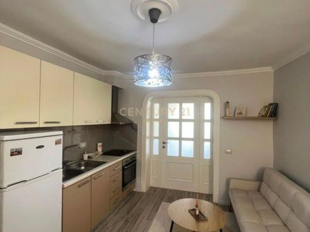 Apartament 1+1 për Qira tek Materniteti i Ri, Tiranë - 500€