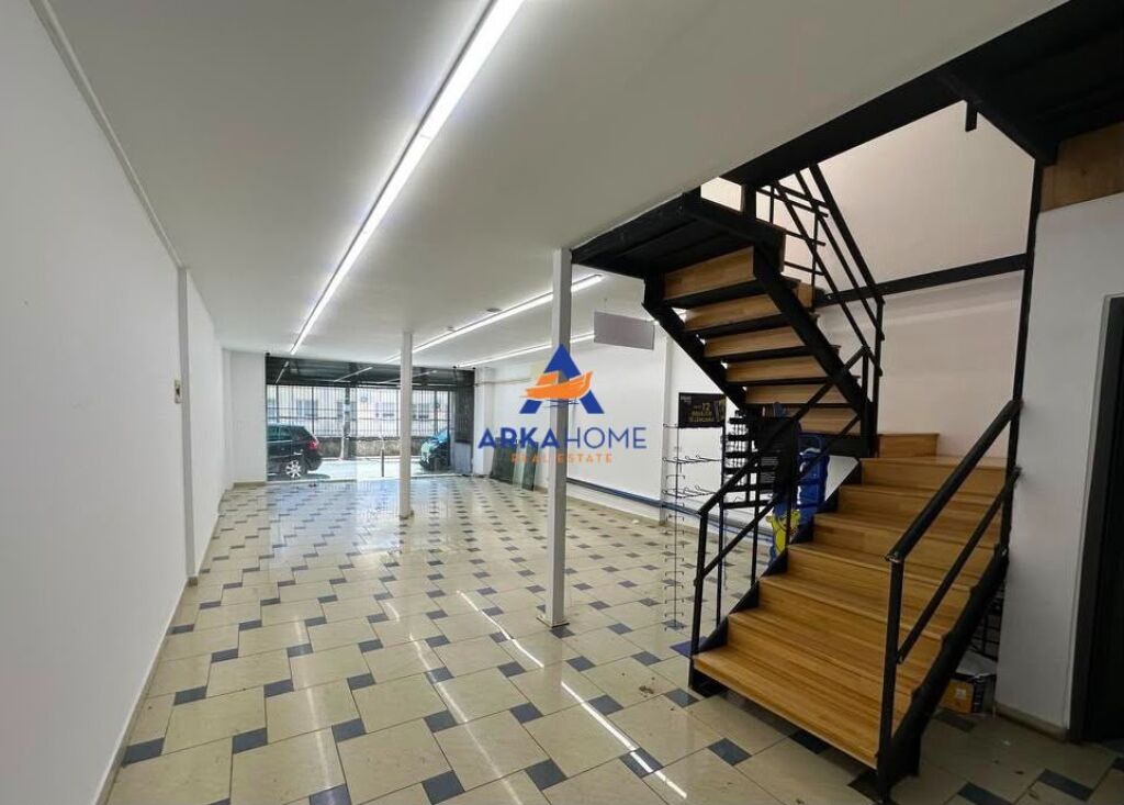 LOCALE COMMERCIALE/NEGOZIO DUPLEX 135M2 IN AFFITTO "VIA ISLAM ALLA, VICINO A MYSLYM SHYRI" 150000 LEKE