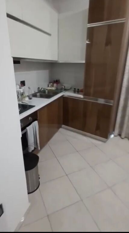 Apartment 2+1+2 at Komuna e Parisit