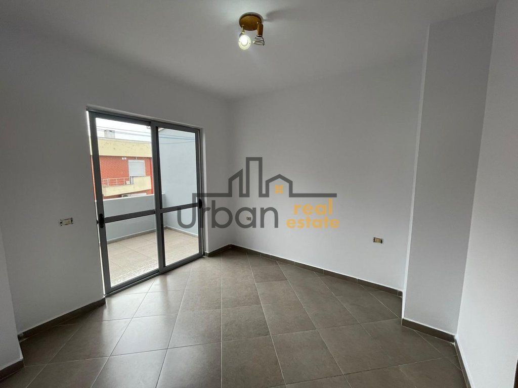Shitet Apartament 1+1+Verande prane Spitalit Hygeia mundesi adoptimi ne 2+1 - 120.000€ |123 m²