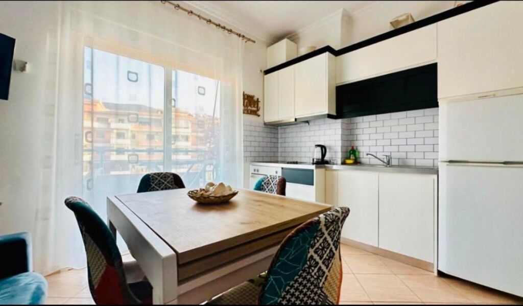 🏡 Jepet me qira afatgjatë apartament 1+1 - Lungomare, Vlorë